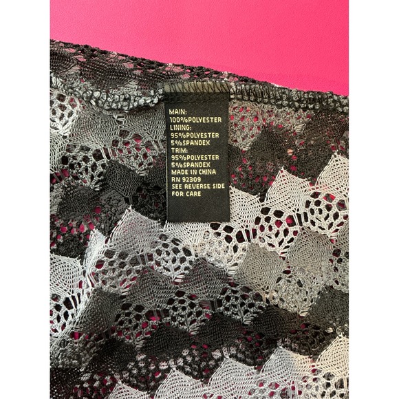 Diane Gilman Womens Peplum Top Sz 3X Black‎ Gray Lace Chevron Artsy Boho Mod - Picture 4 of 8